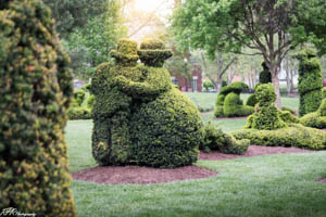 Bushes shaped as people